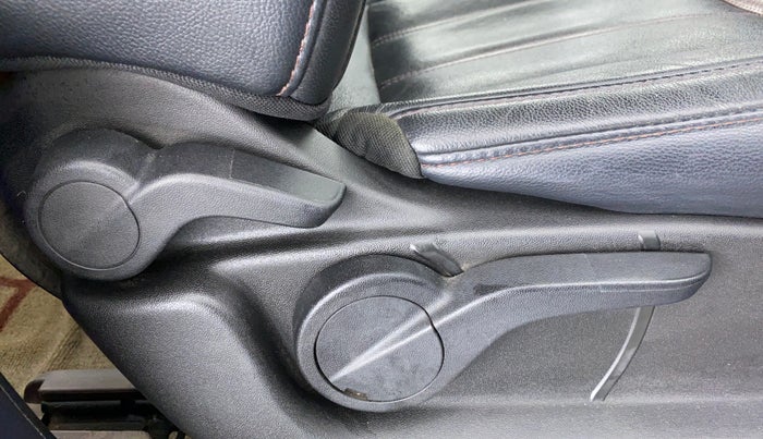 2015 Mahindra XUV500 W8 FWD, Diesel, Manual, 43,416 km, Driver Side Adjustment Panel