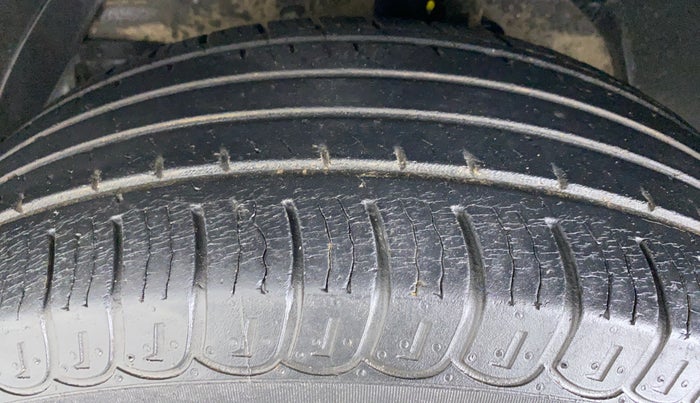 2015 Mahindra XUV500 W8 FWD, Diesel, Manual, 43,416 km, Left Front Tyre Tread