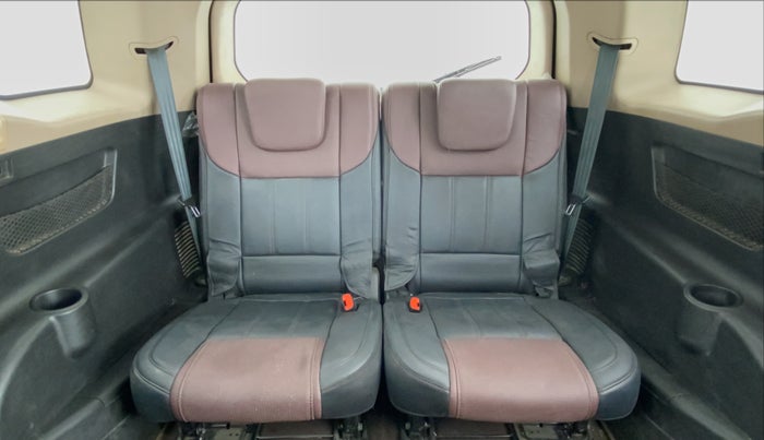 2015 Mahindra XUV500 W8 FWD, Diesel, Manual, 43,416 km, Third Seat Row ( optional )