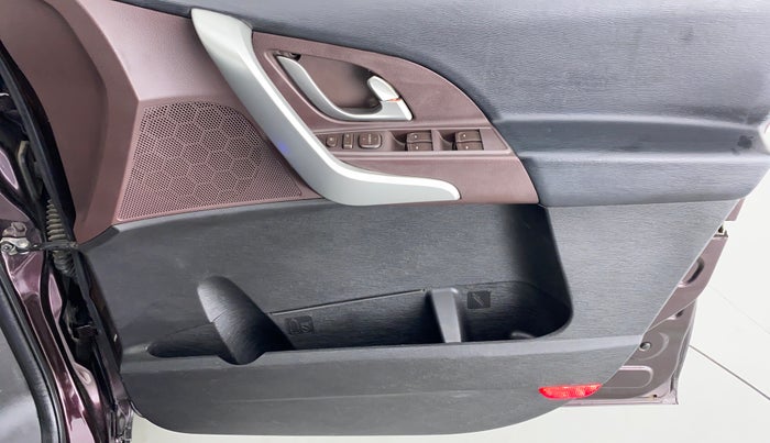 2015 Mahindra XUV500 W8 FWD, Diesel, Manual, 43,416 km, Driver Side Door Panels Control