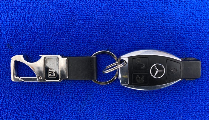 2011 Mercedes Benz C Class 	250 CDI ELEGANCE AT, Diesel, Automatic, 43,438 km, Key Close Up