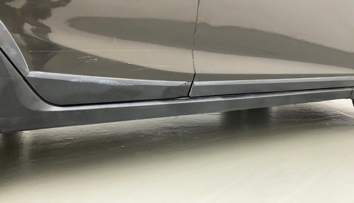 2018 Honda WR-V 1.2L I-VTEC S MT, CNG, Manual, 68,744 km, Right running board - Minor scratches