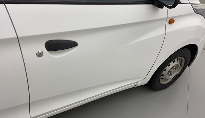 2016 Hyundai Eon ERA +, Petrol, Manual, 59,829 km, Driver-side door - Minor scratches