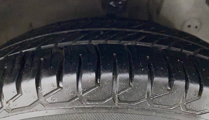 2016 Hyundai Eon ERA +, Petrol, Manual, 59,829 km, Right Front Tyre Tread