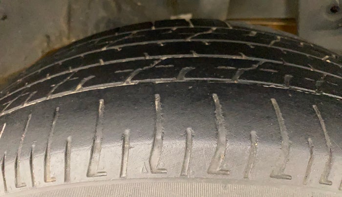 2015 Nissan Terrano XE (D), Diesel, Manual, 94,647 km, Left Rear Tyre Tread