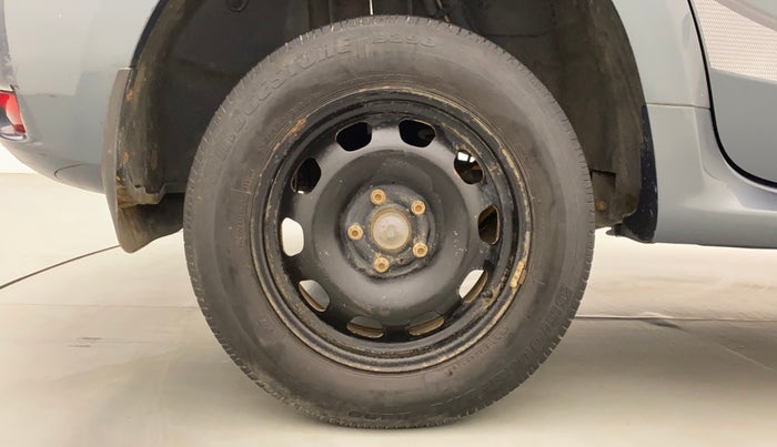 2015 Nissan Terrano XE (D), Diesel, Manual, 94,647 km, Right Rear Wheel