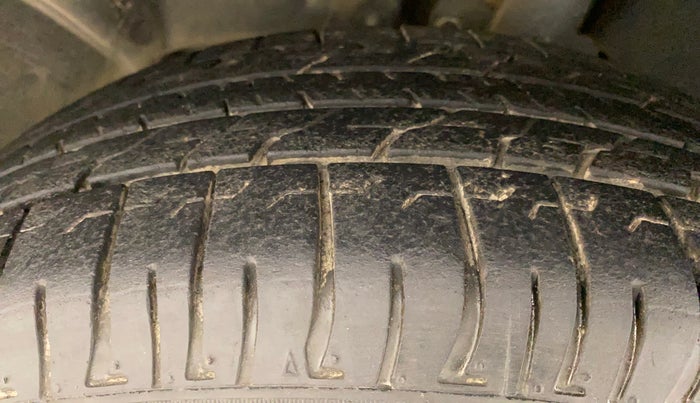 2015 Nissan Terrano XE (D), Diesel, Manual, 94,647 km, Left Front Tyre Tread