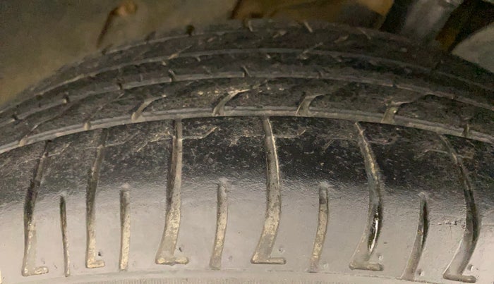 2015 Nissan Terrano XE (D), Diesel, Manual, 94,647 km, Right Front Tyre Tread