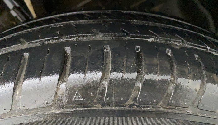 2015 Maruti Swift Dzire VXI, Petrol, Manual, 92,686 km, Left Front Tyre Tread