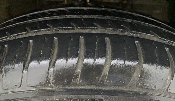 2015 Maruti Swift Dzire VXI, Petrol, Manual, 92,686 km, Right Front Tyre Tread