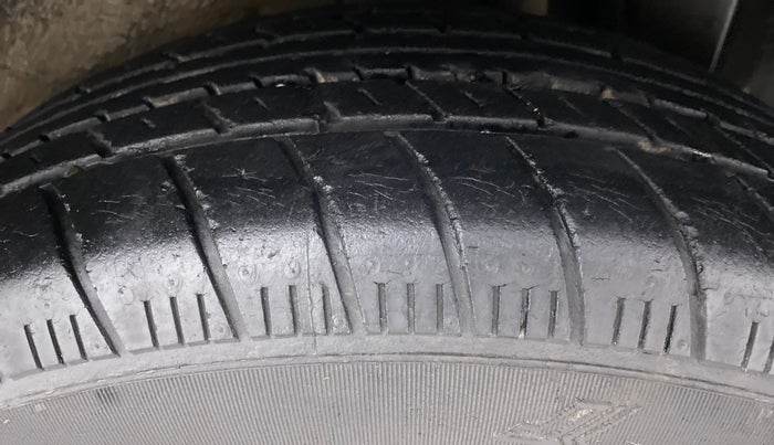 2014 Maruti Ritz ZXI, Petrol, Manual, 28,995 km, Left Rear Tyre Tread