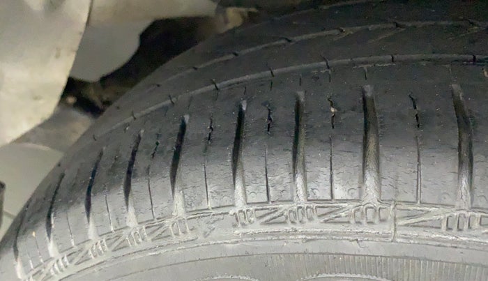 2014 Honda Amaze 1.2L I-VTEC S, Petrol, Manual, 57,520 km, Left Rear Tyre Tread