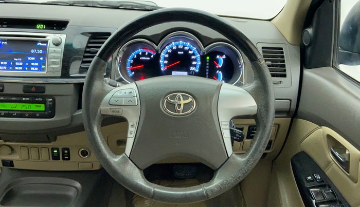 2013 Toyota Fortuner 3.0 AT 4X2, Diesel, Automatic, 1,09,266 km, Steering Wheel Close Up