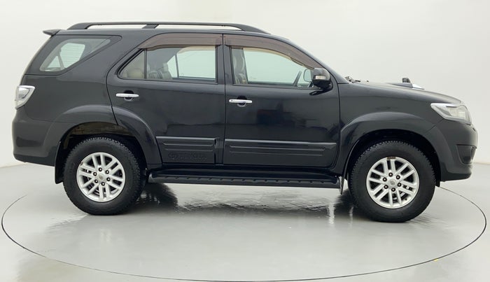 2013 Toyota Fortuner 3.0 AT 4X2, Diesel, Automatic, 1,09,266 km, Right Side