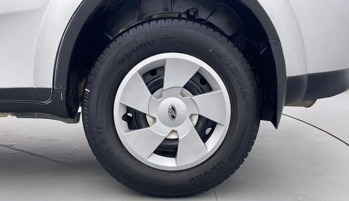 2017 Mahindra XUV500 W6 AT, Diesel, Automatic, 33,776 km, Left Rear Wheel