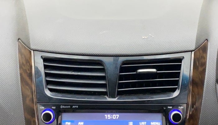 2017 Hyundai Verna 1.6 VTVT SX, Petrol, Manual, 47,619 km, AC Unit - Front vent has minor damage