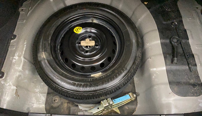 2017 Hyundai Verna 1.6 VTVT SX, Petrol, Manual, 47,619 km, Dicky (Boot door) - Tool missing