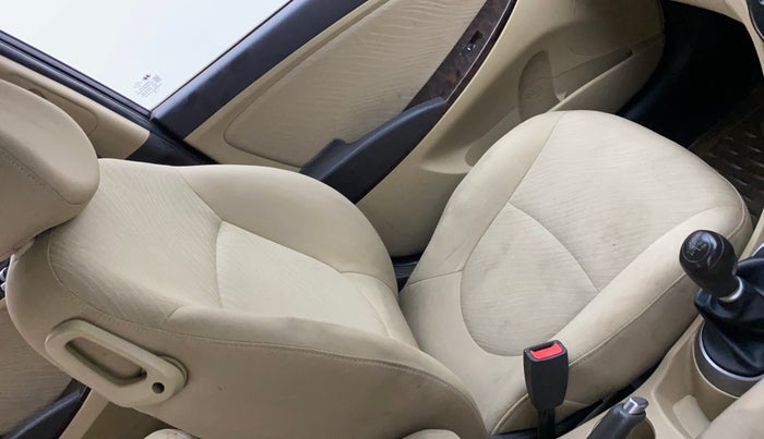 2017 Hyundai Verna 1.6 VTVT SX, Petrol, Manual, 47,619 km, Front left seat (passenger seat) - Cover slightly stained