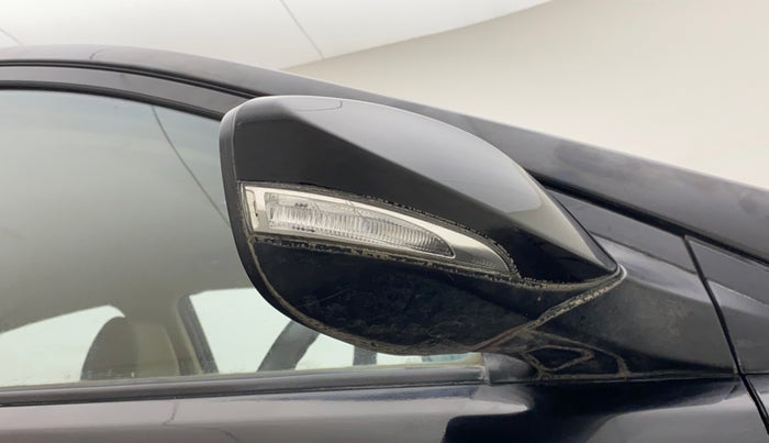 2017 Hyundai Verna 1.6 VTVT SX, Petrol, Manual, 47,619 km, Right rear-view mirror - Indicator light has minor damage