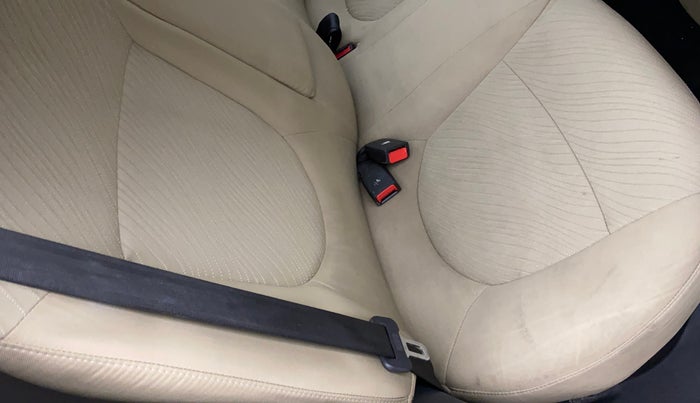 2017 Hyundai Verna 1.6 VTVT SX, Petrol, Manual, 47,619 km, Second-row right seat - Cover slightly stained