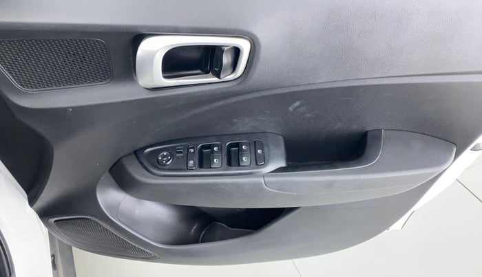 2022 Hyundai VENUE S MT 1.2 KAPPA, Petrol, Manual, 7,630 km, Driver Side Door Panels Control