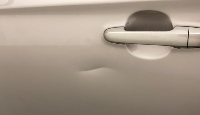 2013 Hyundai i20 MAGNA (O) 1.2, Petrol, Manual, 33,850 km, Front passenger door - Slightly dented