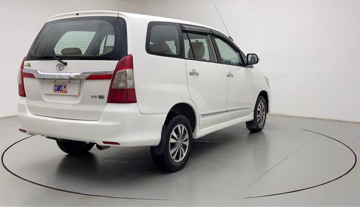 2015 Toyota Innova 2.5 VX 8 STR BS IV, Diesel, Manual, 1,66,882 km, Right Back Diagonal