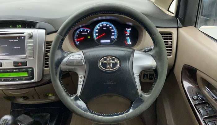2015 Toyota Innova 2.5 VX 8 STR BS IV, Diesel, Manual, 1,66,882 km, Steering Wheel Close Up