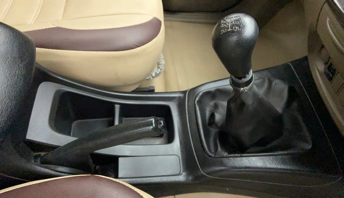 2015 Toyota Innova 2.5 VX 8 STR BS IV, Diesel, Manual, 1,66,882 km, Gear Lever