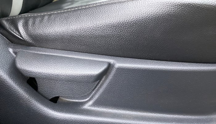 2018 Hyundai Eon MAGNA PLUS, Petrol, Manual, 22,970 km, Driver Side Adjustment Panel