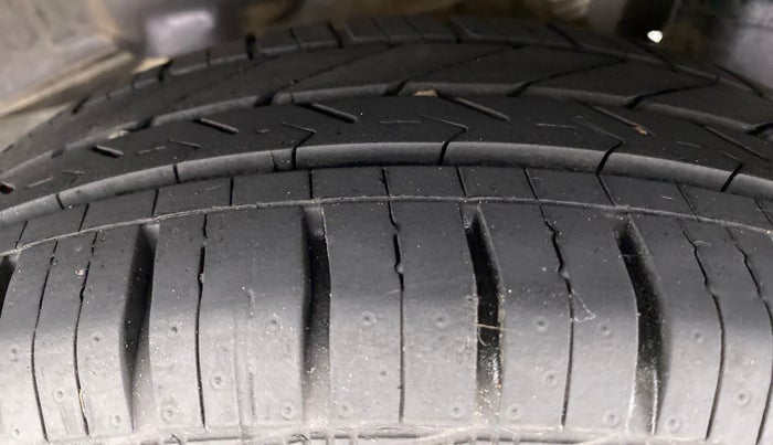 2018 Hyundai Eon MAGNA PLUS, Petrol, Manual, 22,970 km, Left Rear Tyre Tread