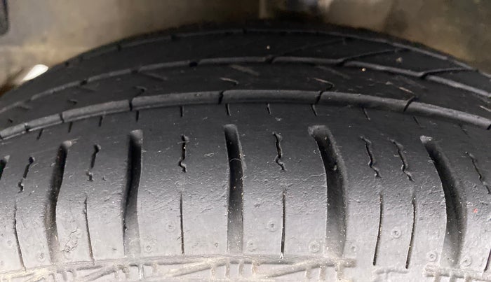 2018 Hyundai Eon MAGNA PLUS, Petrol, Manual, 22,970 km, Left Front Tyre Tread