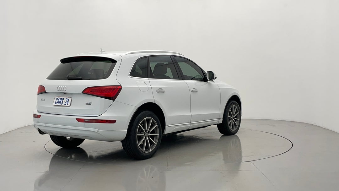 Right Back Diagonal (45- Degree) View