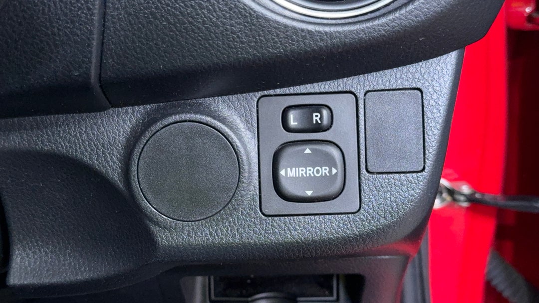 2018 Toyota Yaris Ascent, Manual, 78829 km, Utility Switches/Buttons