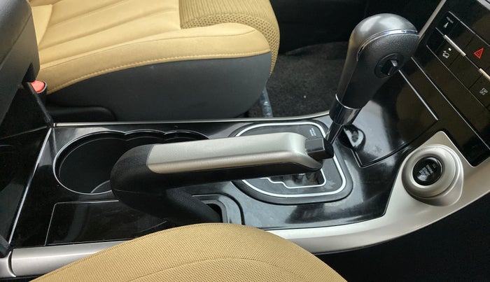 2019 Mahindra XUV500 W9 AT, Diesel, Automatic, 34,625 km, Gear Lever
