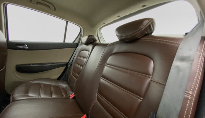 2014 Hyundai i20 ASTA 1.2, Petrol, Manual, 37,645 km, Right Side Rear Door Cabin