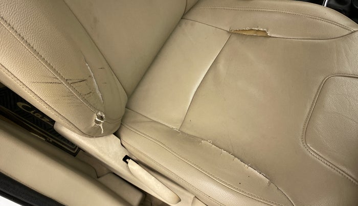 2015 Maruti Ciaz ZXI, Petrol, Manual, 45,748 km, Driver seat - Cover slightly torn
