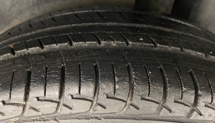 2015 Maruti Ciaz ZXI, Petrol, Manual, 45,748 km, Left Rear Tyre Tread