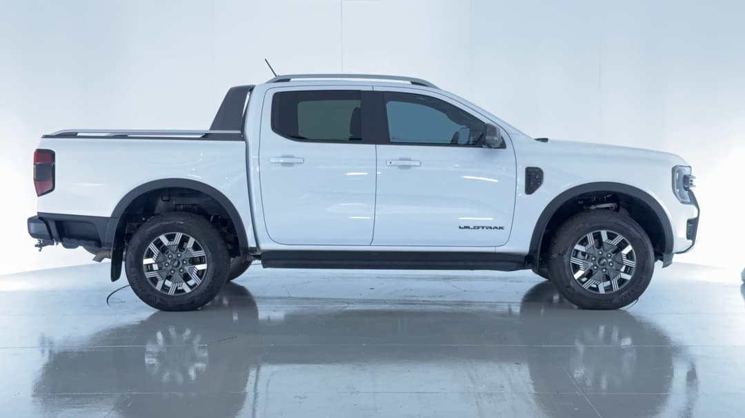 2025 Ford Ranger Phev Wildtrak (4x4), Automatic, 17887 km, Right Side View