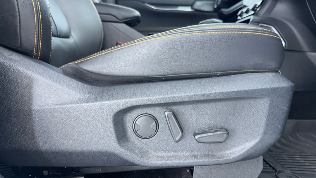 2025 Ford Ranger Phev Wildtrak (4x4), Automatic, 17887 km, Drivers Side Adjustment Panel