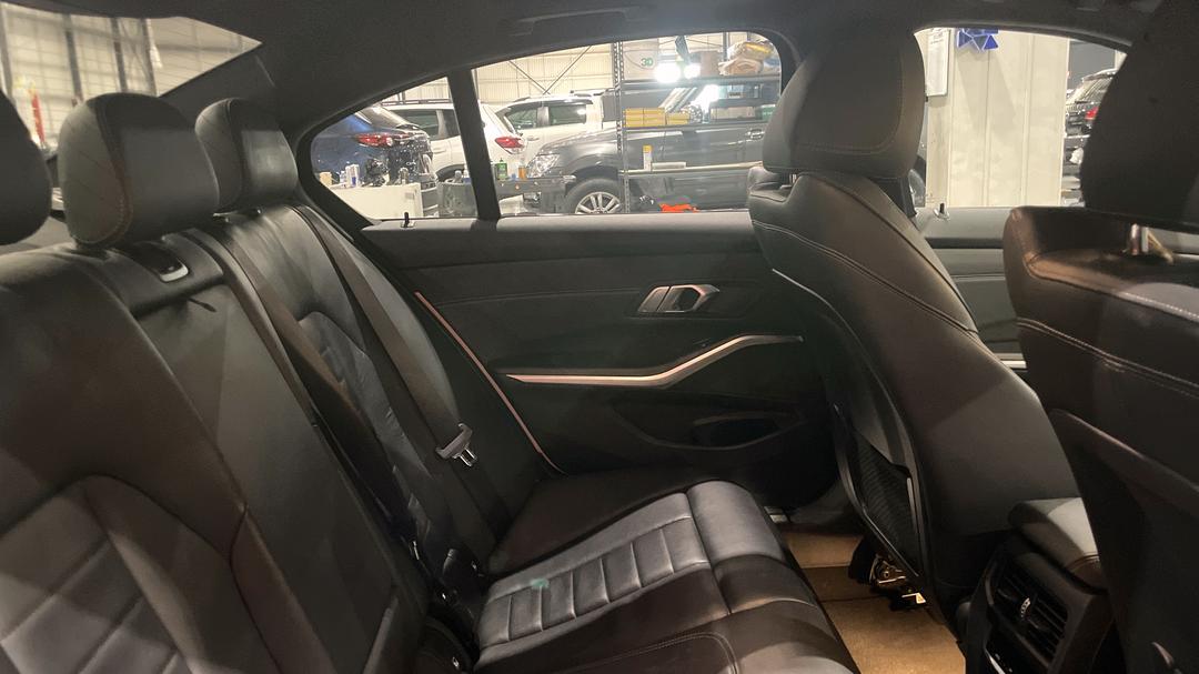 2019 BMW 3 30i M Sport, Automatic, 61035 km, Right Side Rear Door Cabin View