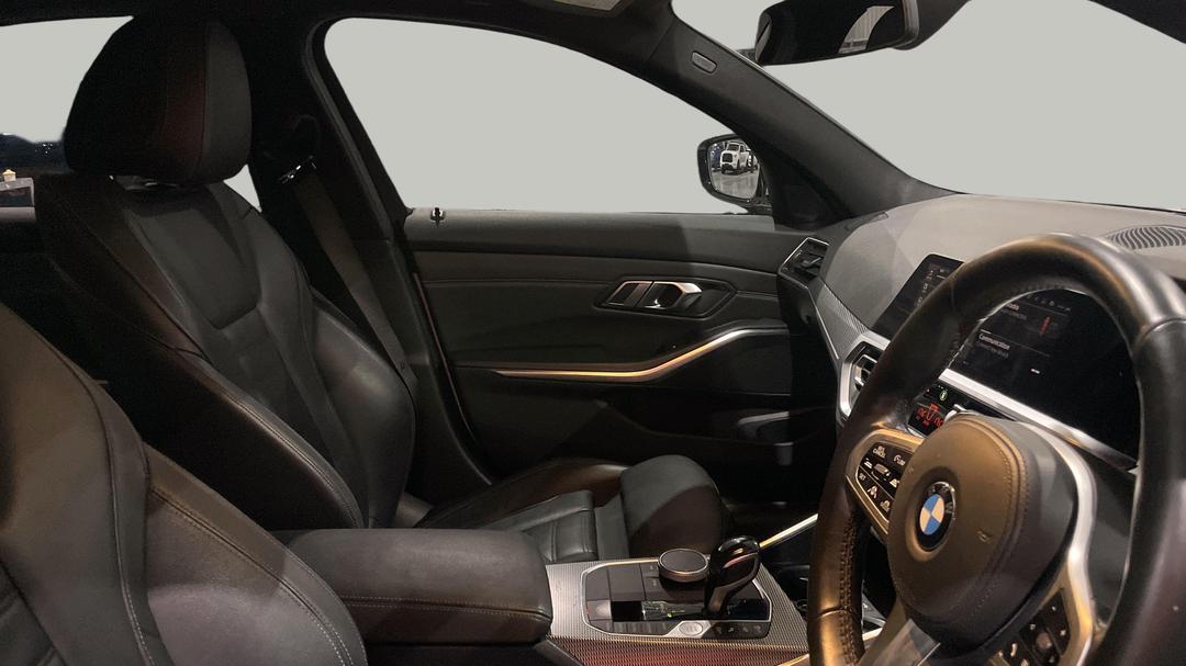 2019 BMW 3 30i M Sport, Automatic, 61035 km, Right Side Front Door Cabin View