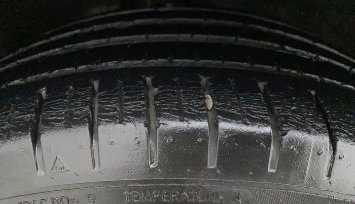 2015 Maruti Baleno ZETA PETROL 1.2, Petrol, Manual, 40,701 km, Left Front Tyre Tread
