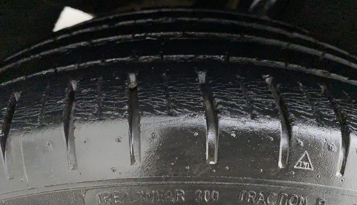 2015 Maruti Baleno ZETA PETROL 1.2, Petrol, Manual, 40,701 km, Right Rear Tyre Tread