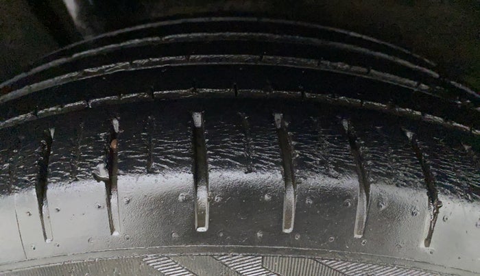 2015 Maruti Baleno ZETA PETROL 1.2, Petrol, Manual, 40,701 km, Right Front Tyre Tread