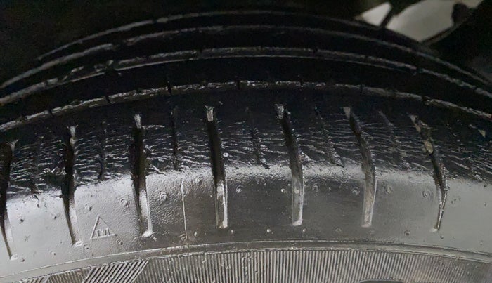 2015 Maruti Baleno ZETA PETROL 1.2, Petrol, Manual, 40,701 km, Left Rear Tyre Tread