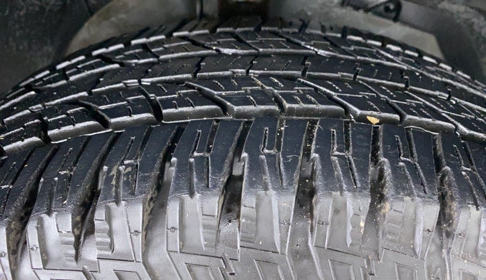 2015 Mahindra XUV500 W4, Diesel, Manual, 65,008 km, Right Front Tyre Tread