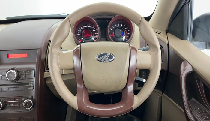 2015 Mahindra XUV500 W4, Diesel, Manual, 65,008 km, Steering Wheel Close Up