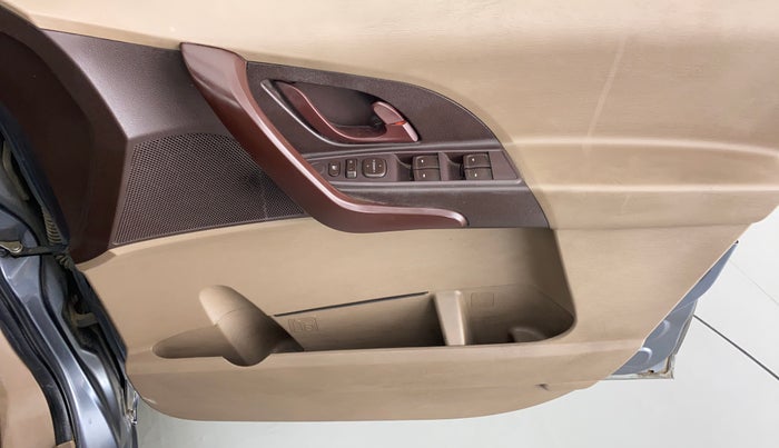 2015 Mahindra XUV500 W4, Diesel, Manual, 65,008 km, Driver Side Door Panels Control