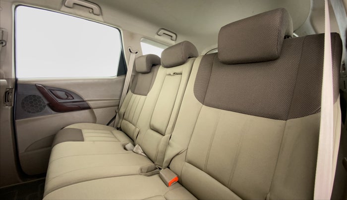 2015 Mahindra XUV500 W4, Diesel, Manual, 65,008 km, Right Side Rear Door Cabin